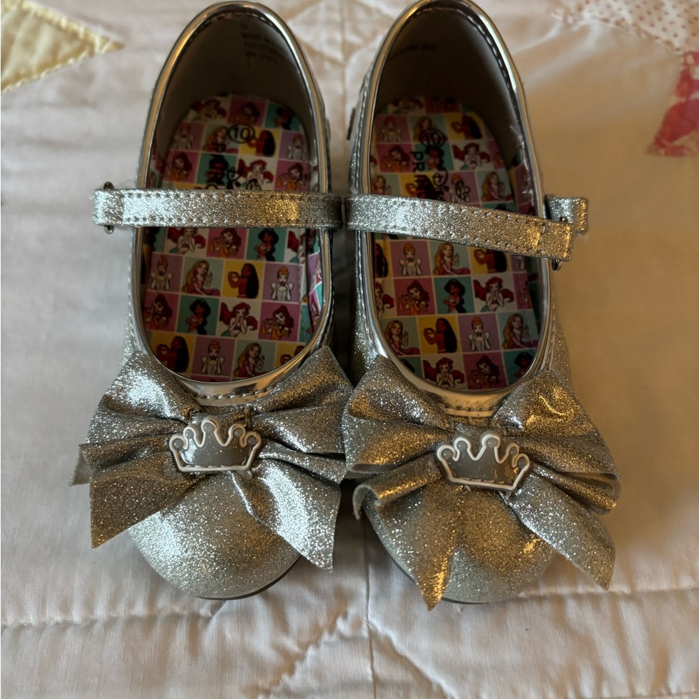 ✨ Disney Silver Glitter Dress Shoes with Crown Bow and “high” Heel 👑